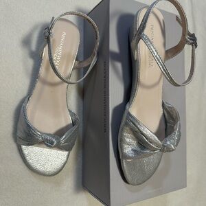 Benjamin Walk Metallic Silver Sandals  size 5.5        (#75)